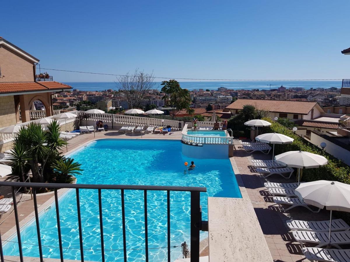 Residence Il Borgo Торторето Экстерьер фото