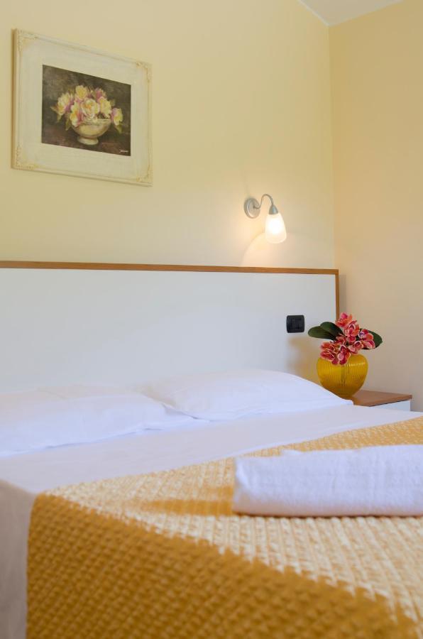 Residence Il Borgo Торторето Экстерьер фото