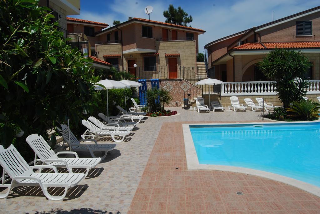 Residence Il Borgo Торторето Экстерьер фото