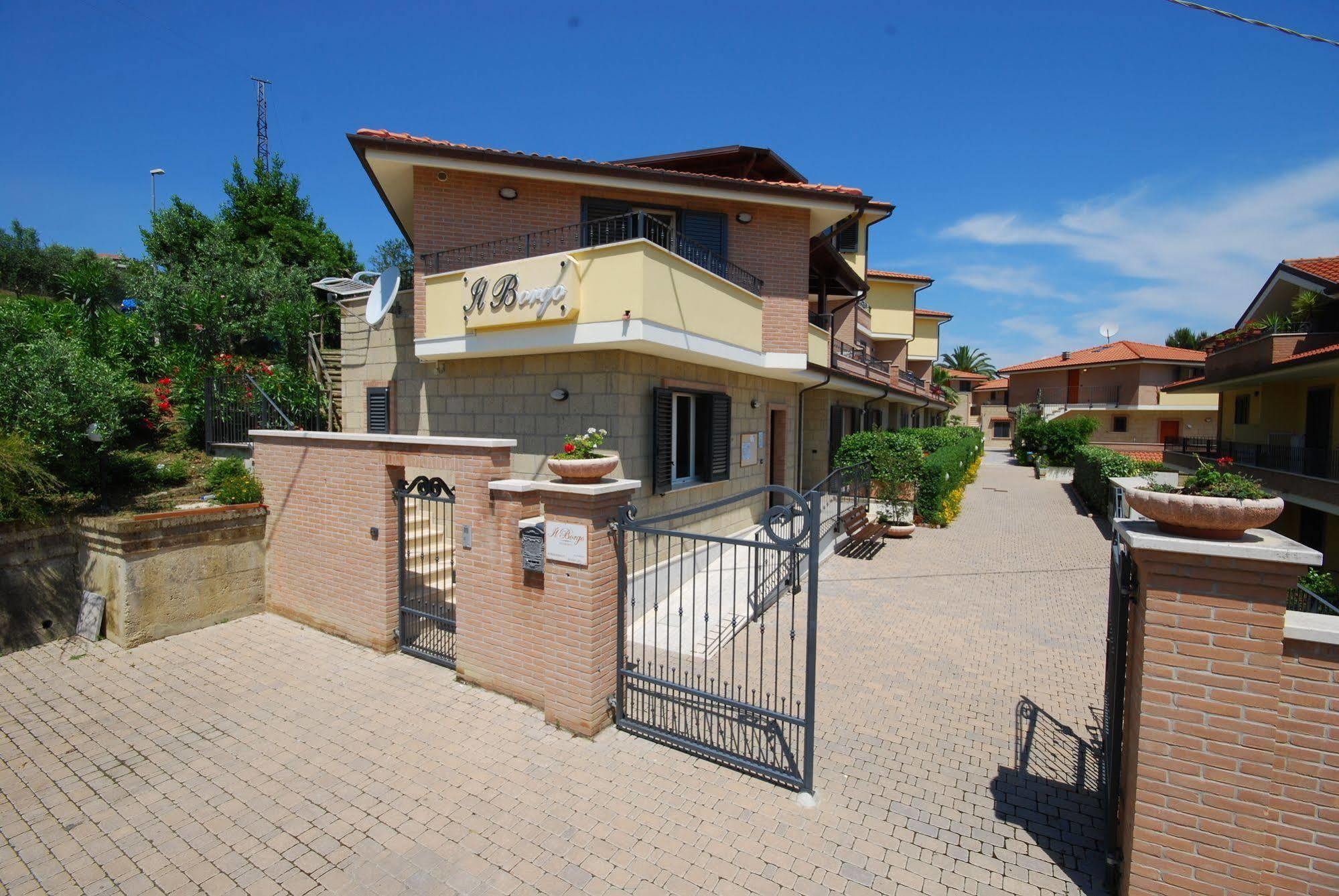 Residence Il Borgo Торторето Экстерьер фото