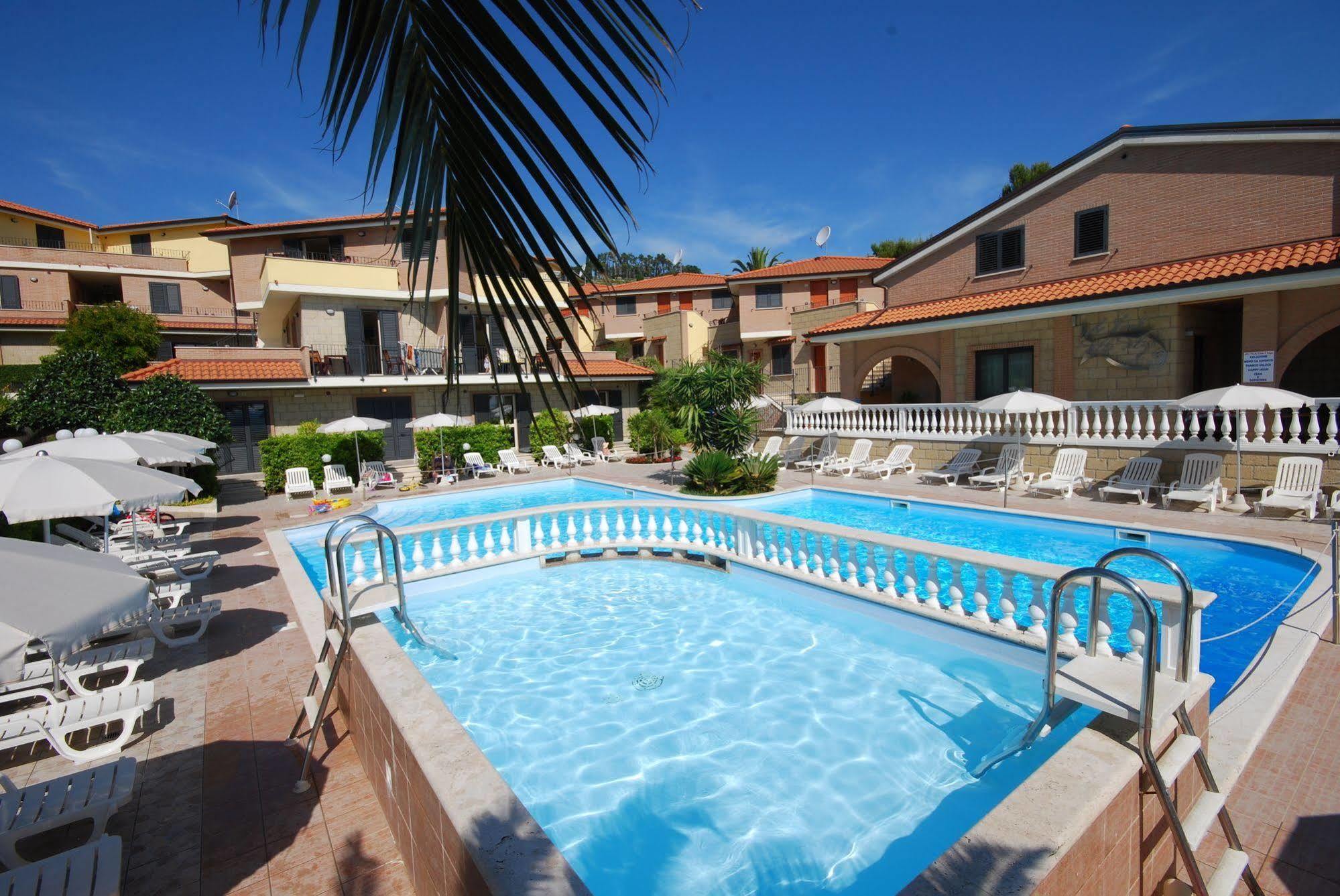Residence Il Borgo Торторето Экстерьер фото